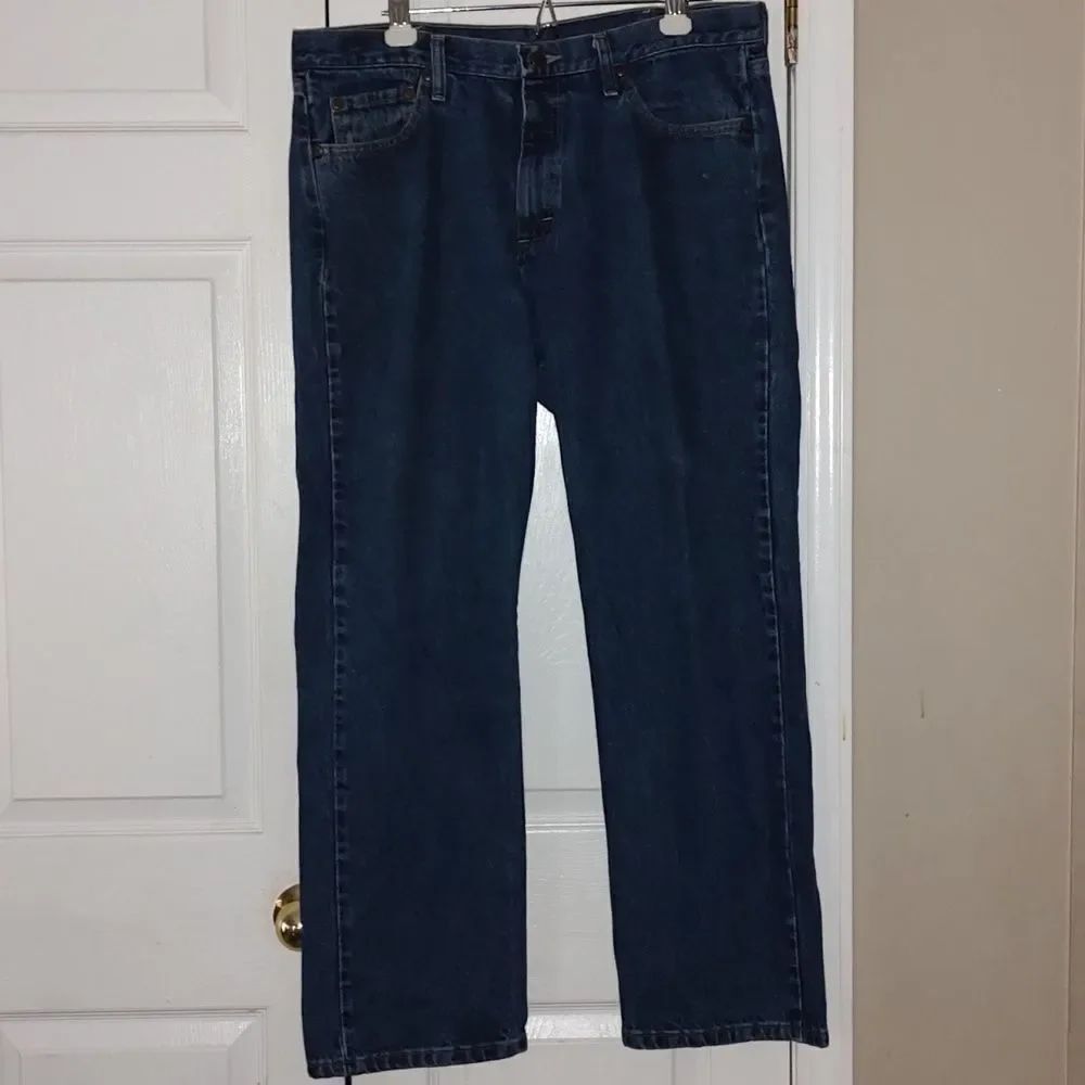 Wrangler Relaxed  Fit  jeans  Sz 36 EUC